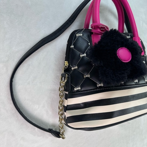 Betsey‎ Johnson Black Striped Quilted Bows Pink Handles Fur Keychain Satchel Bag - Picture 6 of 9